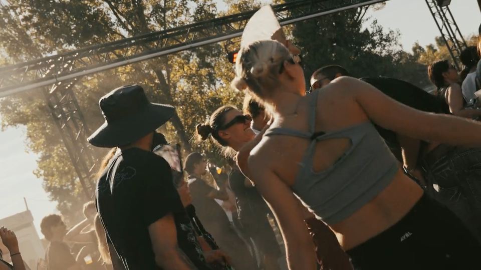 Danseurs en plein soleil, anniversaire GRÜV 3 ans