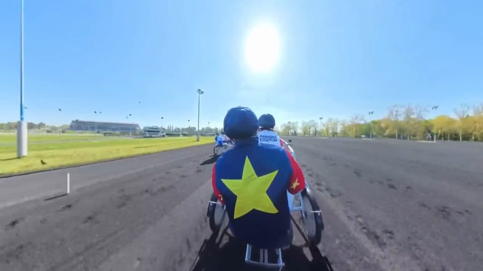 Caméra embarquée dans un sulky de trot, À la conquête du Turf