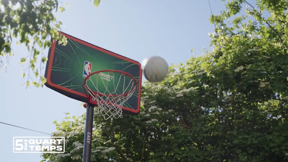 Un ballon s’envole vers le panier, 5ème Quart-Temps #6
